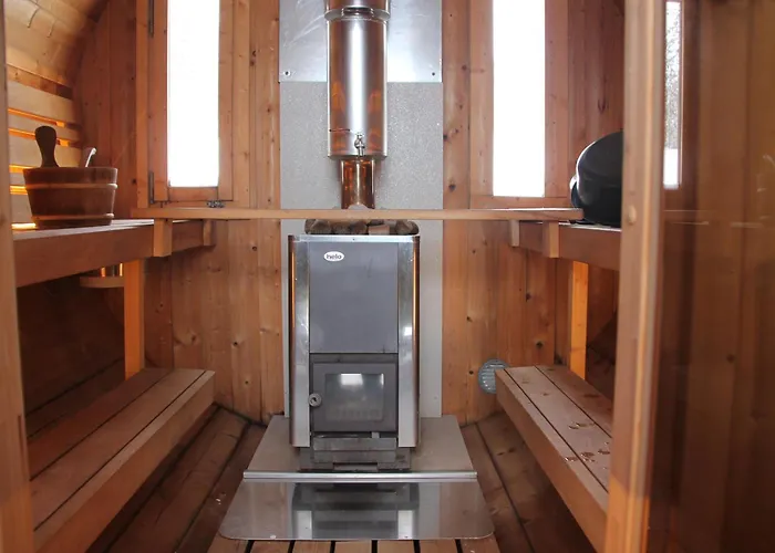 木屋 Hilda, By The *