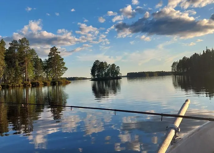 Hilda, By The 木屋 *