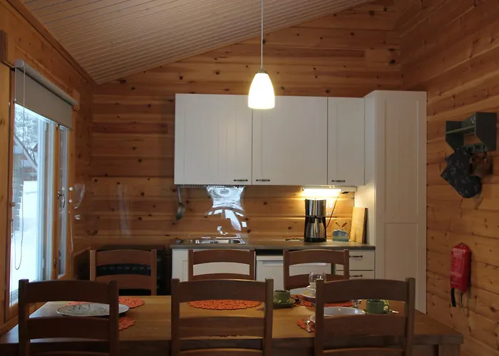 木屋 Hilda, By The