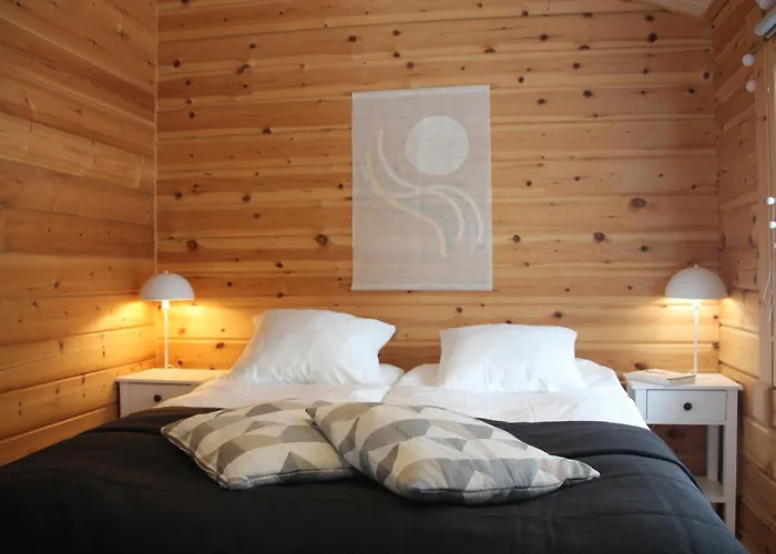 Hilda, By The 木屋