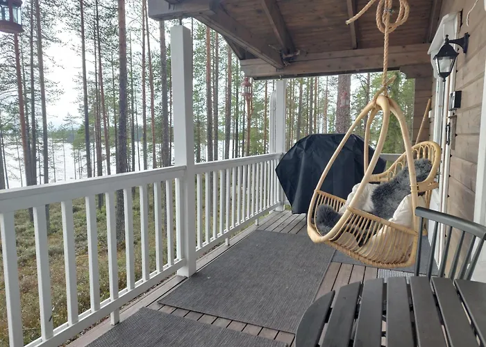 Hilda, By The 木屋